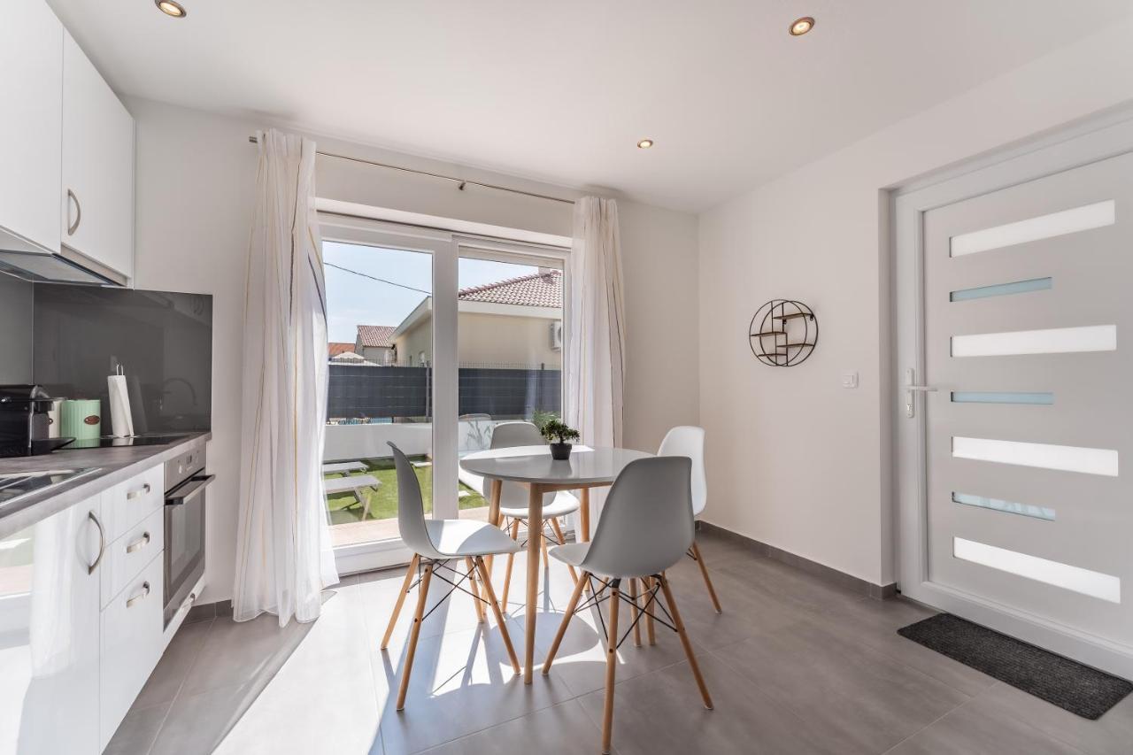 Bernie Apartments With A Pool Zadar Exterior foto